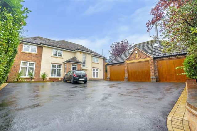This propert on Beeston Road features five bedrooms and a large oval family room (Credit: Robert Ellis, Beeston - Rightmove)