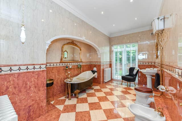How stunning is this bathroom?