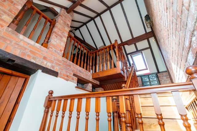 We don't care what you say, this winding staircase is giving Hogwarts and we love it 