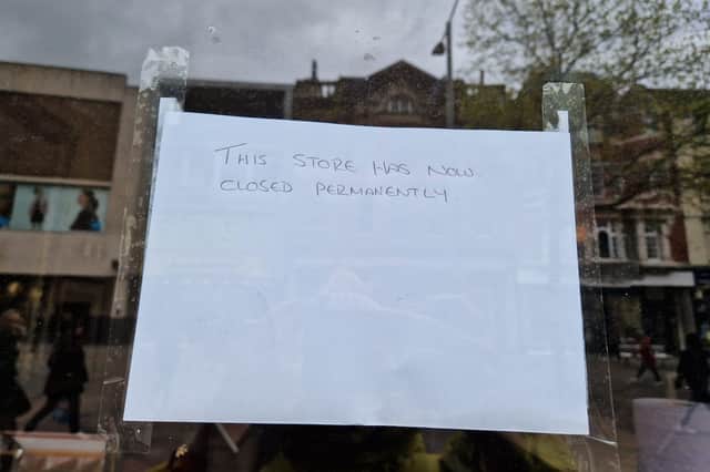 A handwritten sign informed customers of the cafe's closure 