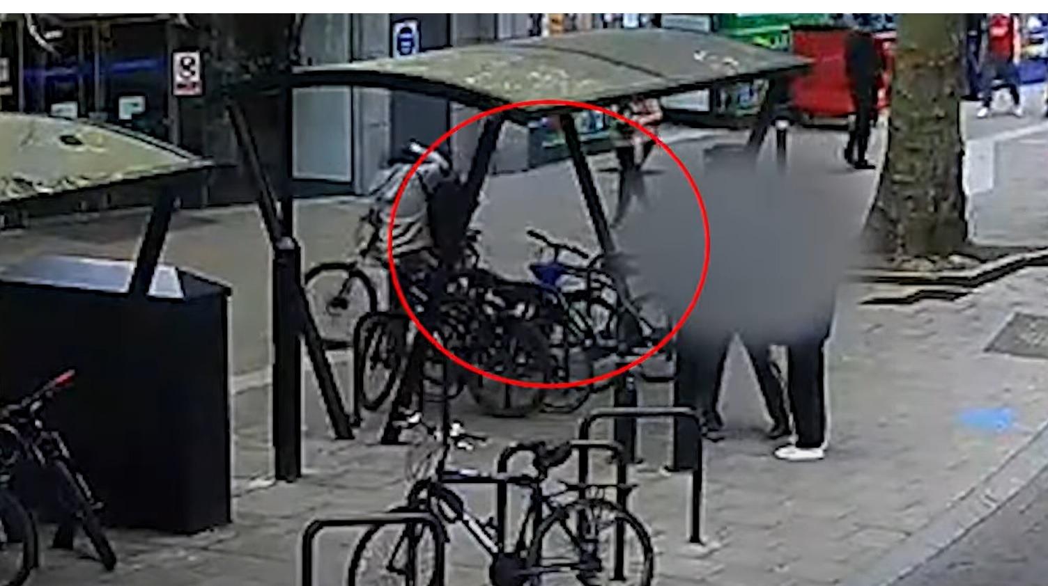 Shocking CCTV shows moment two thieves steal bike from city centre in just 3 seconds