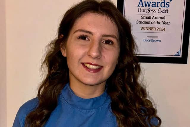 Lucy Brown, a veterinary student studying at the University of Nottingham holding her new award